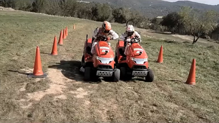 Marquez και Pedrosa κοντράρονται στο γκαζόν!